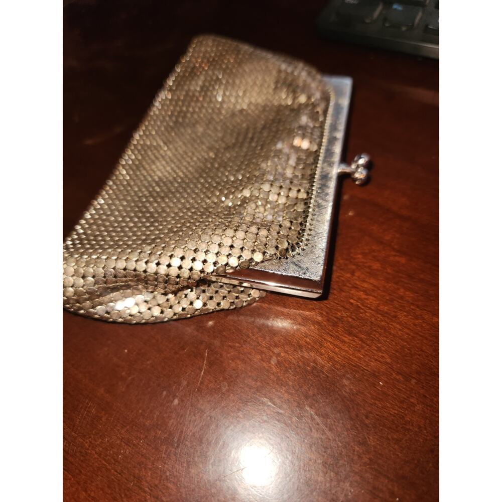 Vintage Whiting & Davis Co. Silvertone Metal Mesh Coin Purse - Picture 2 of 9